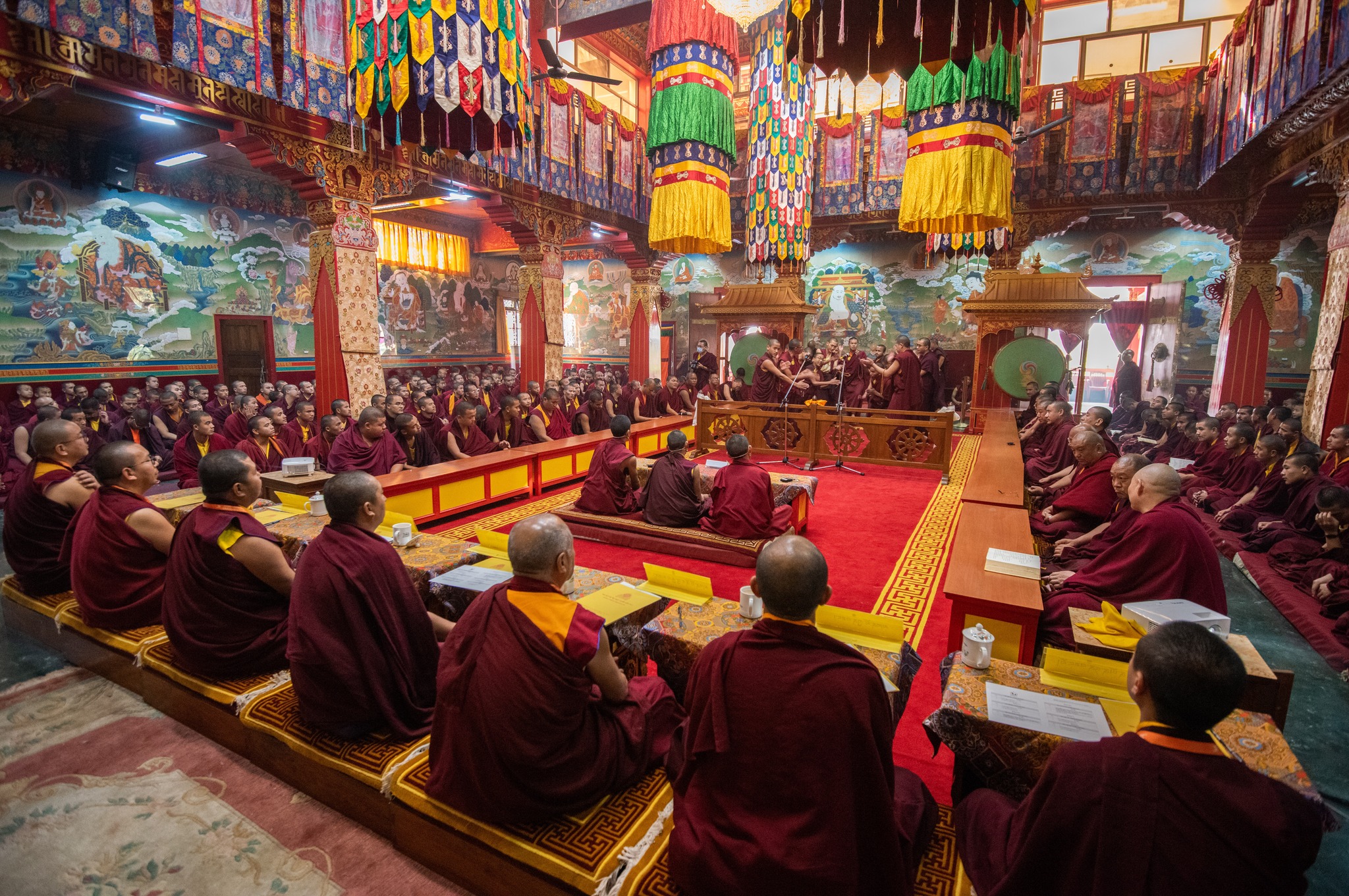 Monks Compete in the Final of Collected Topics